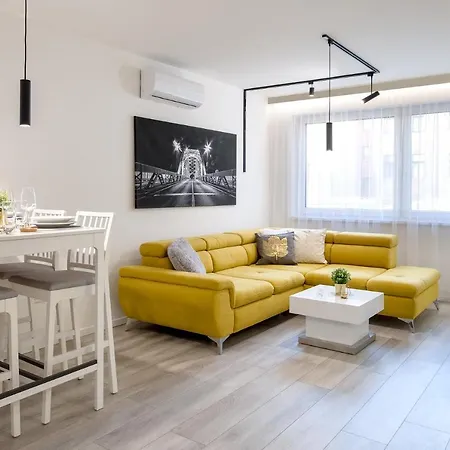Divat Apartments - Central Smart Homes Gyor Exterior photo